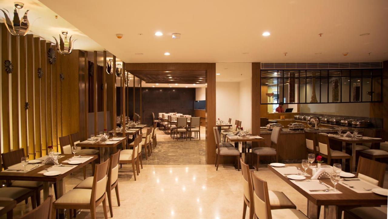 V 7 Hotel Chennai Exterior foto