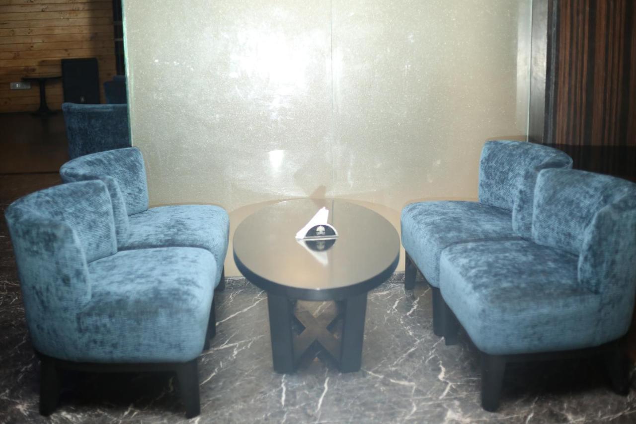 V 7 Hotel Chennai Exterior foto